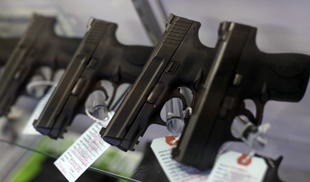 Rules for wearing traumatic weapons Rules for wearing traumatic weapons